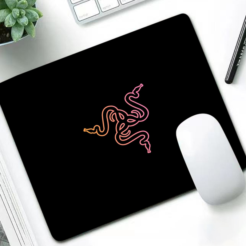 Tech Accessories For Desk - Podkładka pod mysz Razer Luxury Anime